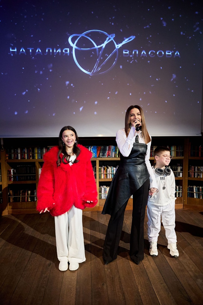 Валерия и Иосиф Пригожин торжественно открыли церемонию по случаю премьеры шоу «Суперпозиция» 